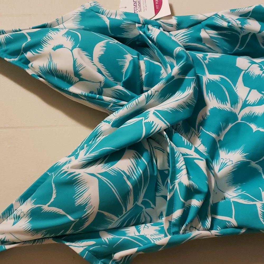 Croft & Barrow Aqua One Piece Swimsuit - Picture 4 of 8